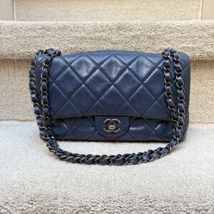 Chanel Navy Blue Quilted Flap bag in Blue